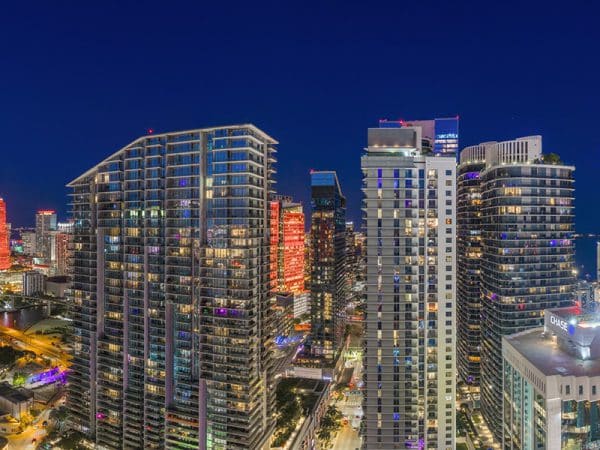 imgi_23_12-One-Twenty-Signature-East-View